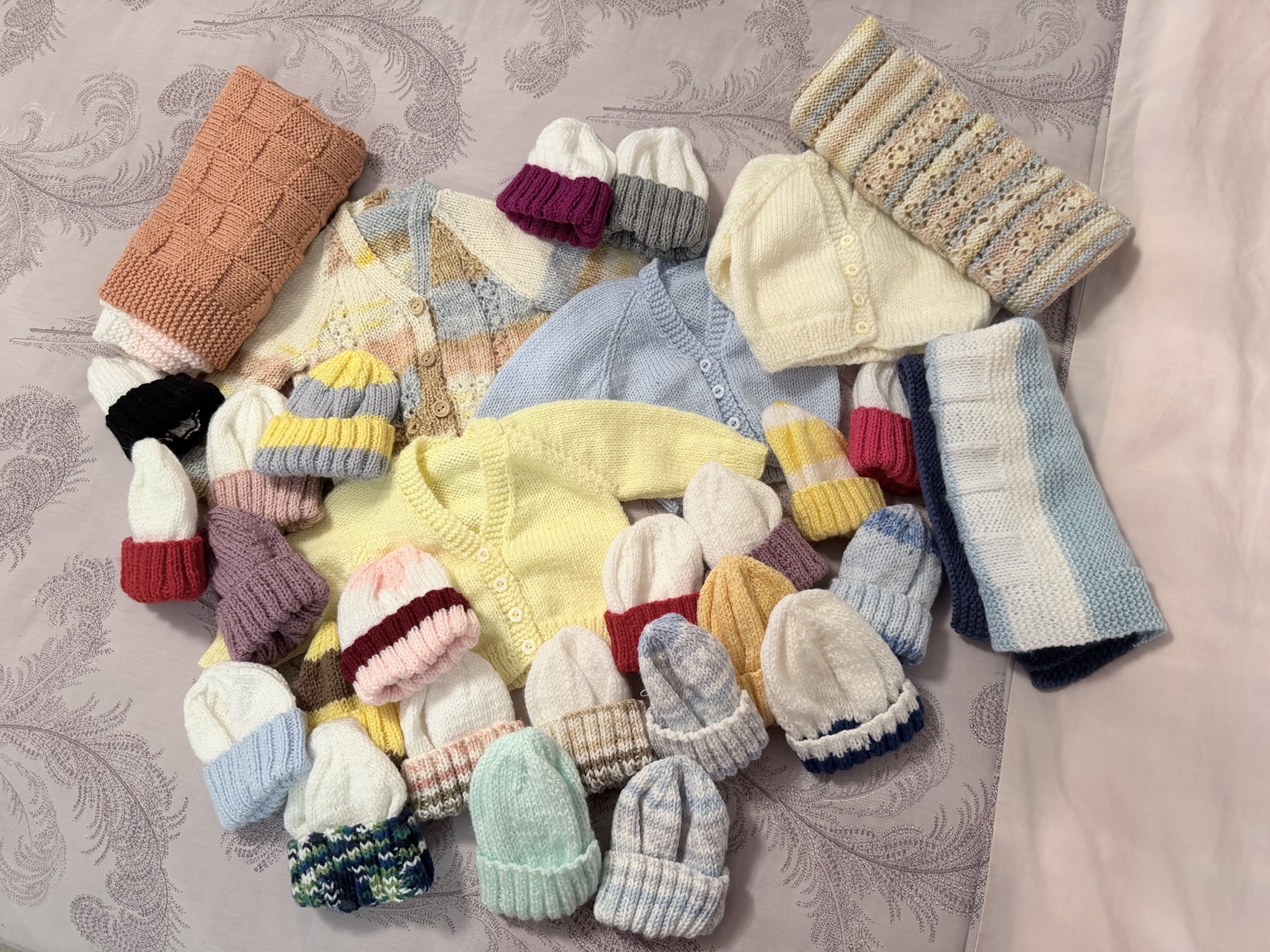 الهدية المقدمة لقسم التوليد والأطفال